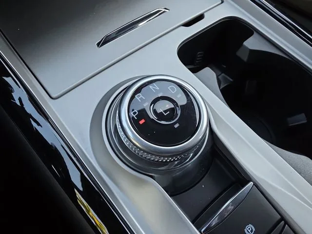2023 Ford Explorer ST-Line photo 21