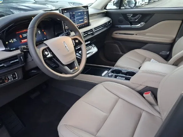 2024 Lincoln Corsair Premiere photo 10