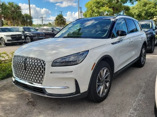 2025 Lincoln Corsair Premiere photo 3