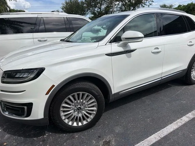 2020 Lincoln Nautilus Standard photo 2