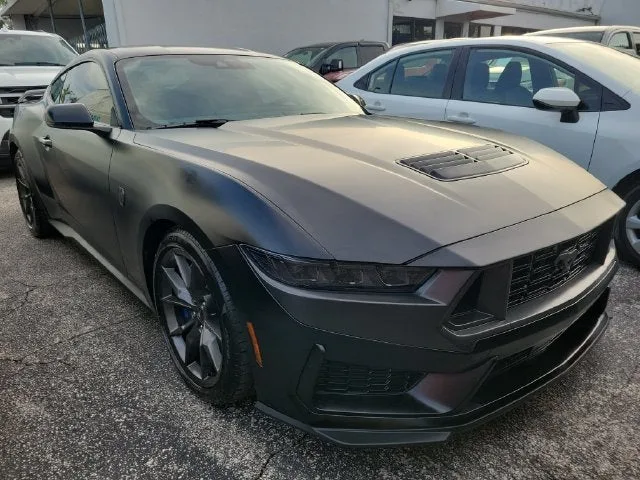 2026 Ford Mustang Dark Horse photo 2