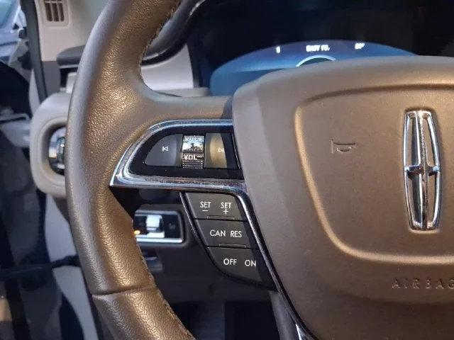 2023 Lincoln Nautilus Standard photo 16