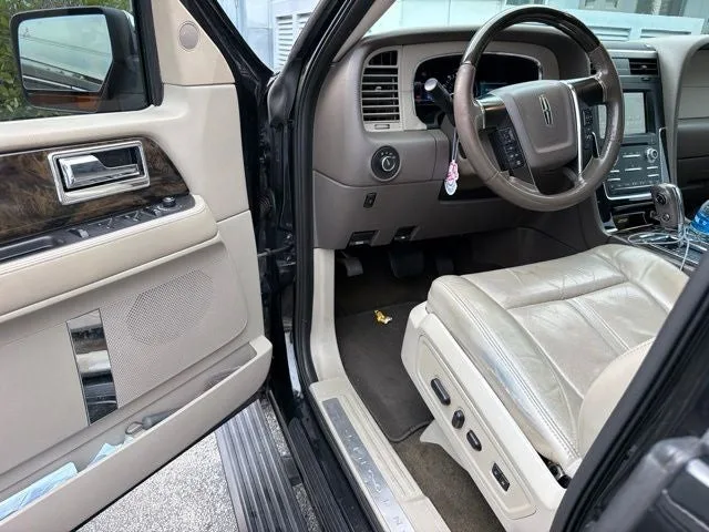 2015 Lincoln Navigator L L photo 2