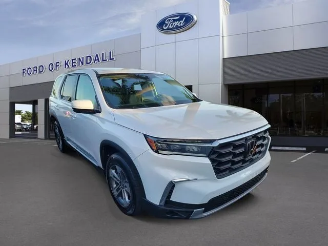 2024 Honda Pilot EX-L 7 Passenger photo 2