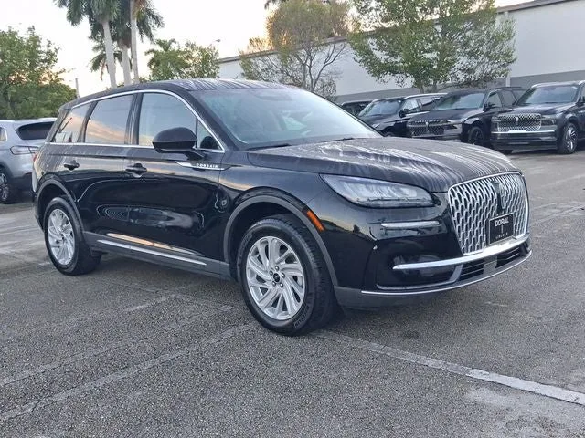 2023 Lincoln Corsair Standard photo 22