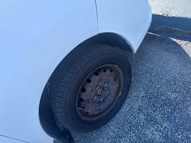 2014 Nissan NV200 SV photo 3