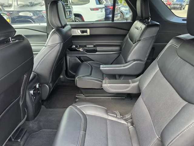 2023 Ford Explorer ST photo 10