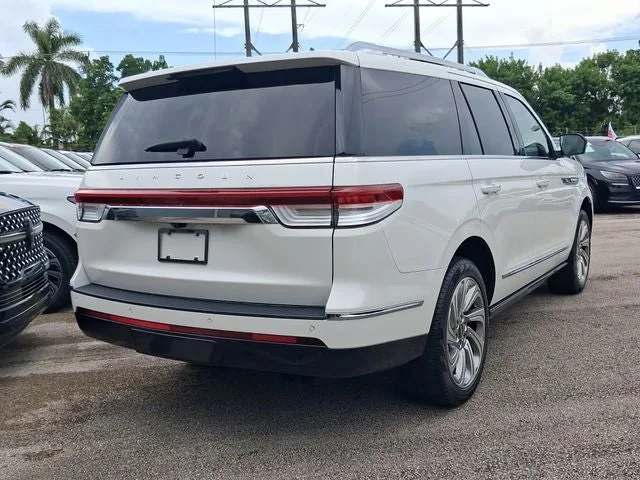 2024 Lincoln Navigator Premiere photo 4