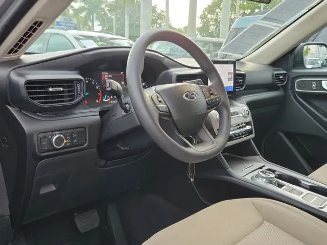 2023 Ford Explorer Base photo 7