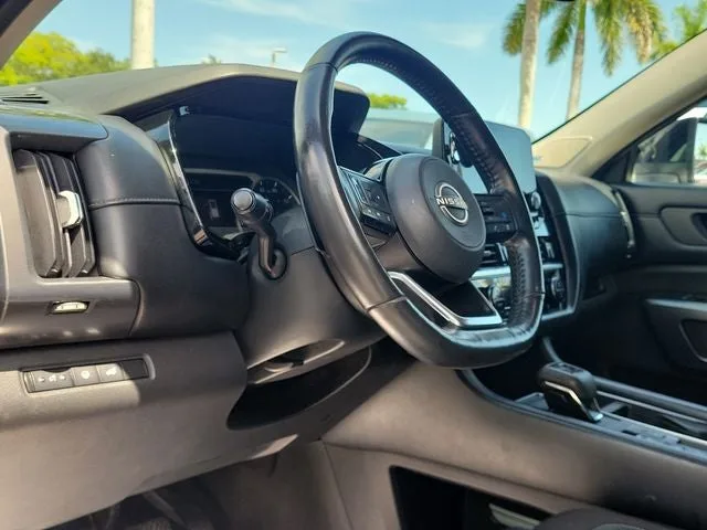 2022 Nissan Pathfinder SL photo 7