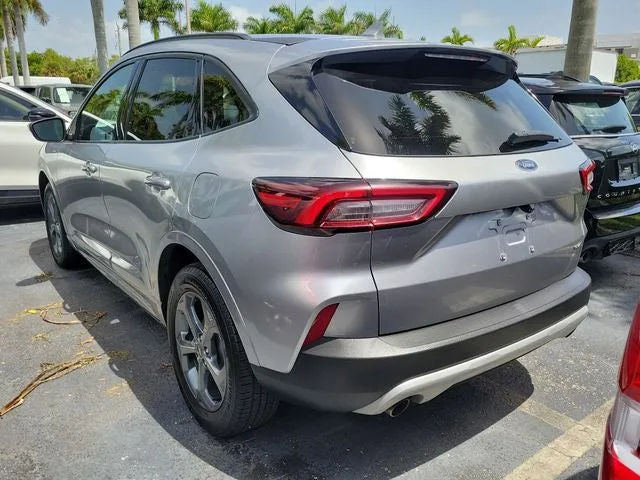2024 Ford Escape ST-Line photo 4