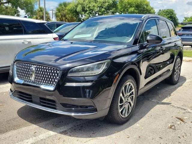 2022 Lincoln Corsair Standard photo 3