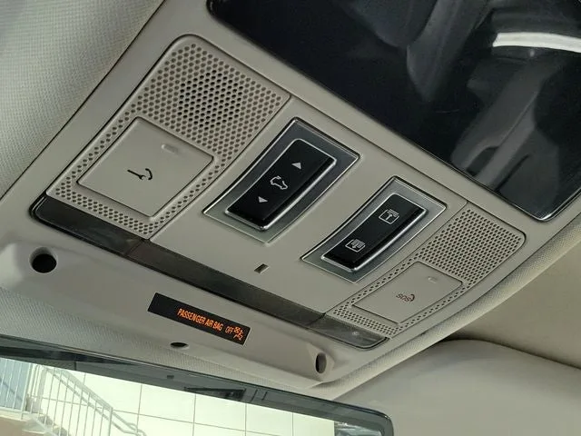 2024 Land Rover Defender 130 S photo 35