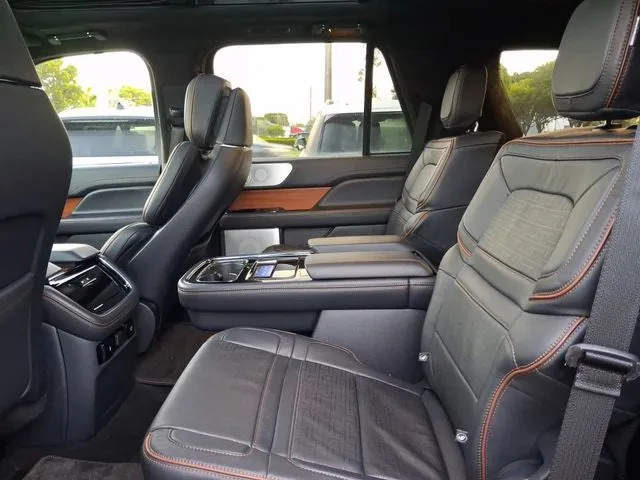 2023 Lincoln Navigator Black Label photo 6