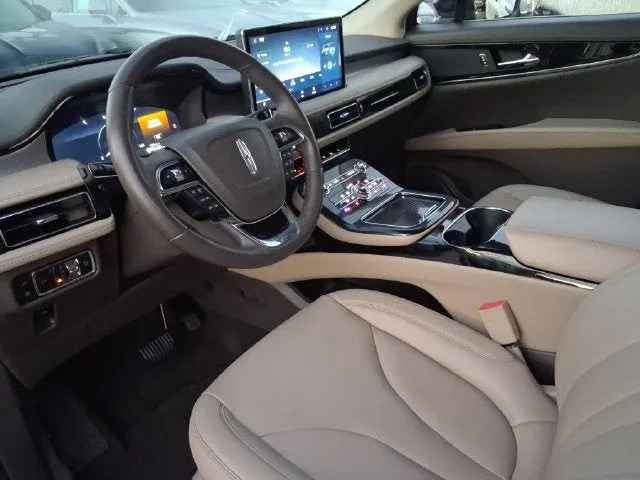 2023 Lincoln Nautilus Standard photo 11