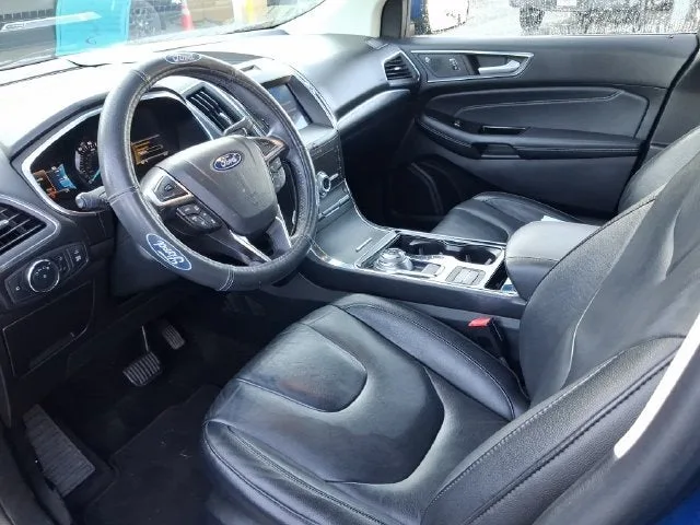 2020 Ford Edge Titanium photo 11