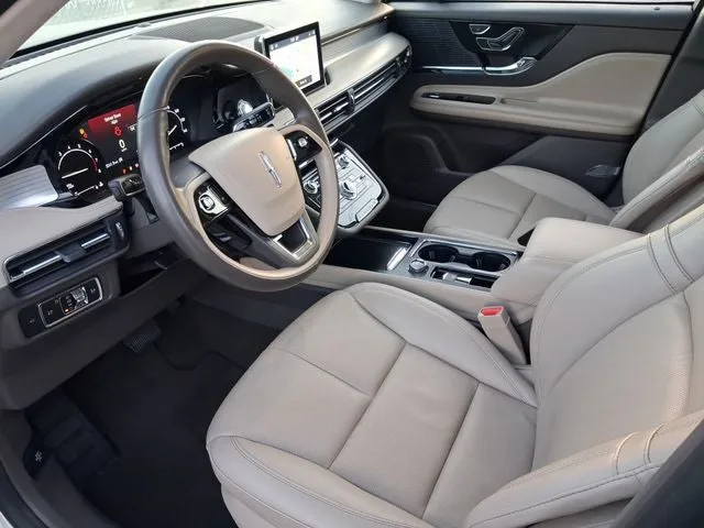 2021 Lincoln Corsair Standard photo 11