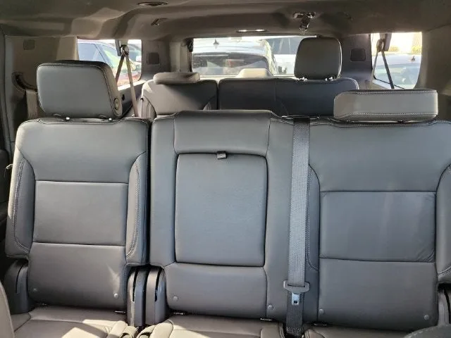 2025 Chevrolet Suburban LT photo 11