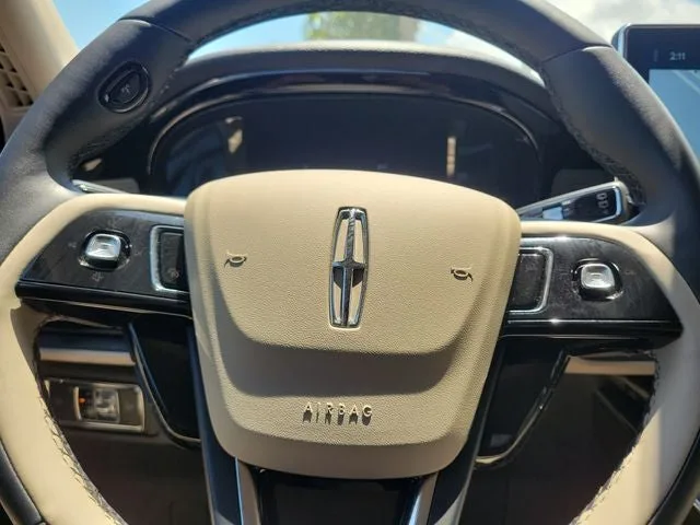 2025 Lincoln Corsair Premiere photo 19