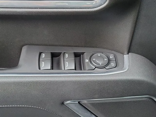 2025 Chevrolet Silverado 1500 RST photo 17