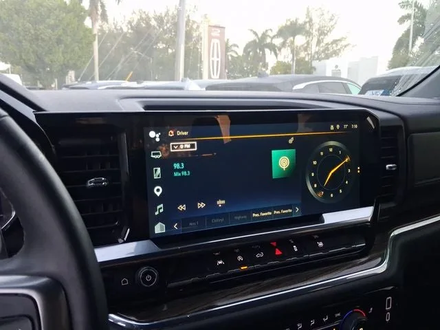 2025 Chevrolet Silverado 1500 RST photo 17