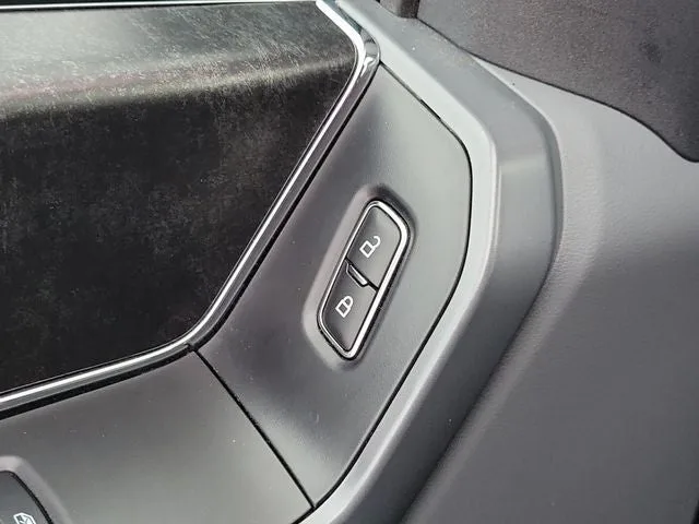 2023 Ford F-150 Lightning XLT photo 18