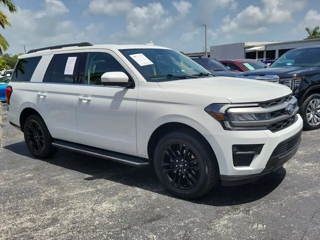 2023 Ford Expedition XLT photo 2