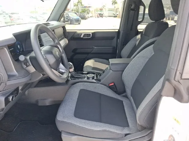 2025 Ford Bronco Base photo 12