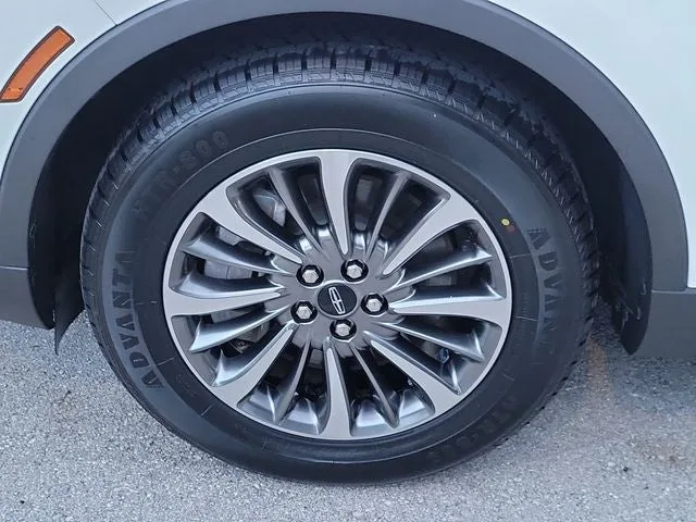 2022 Lincoln Nautilus Standard photo 8