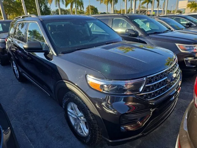 2023 Ford Explorer XLT photo 2