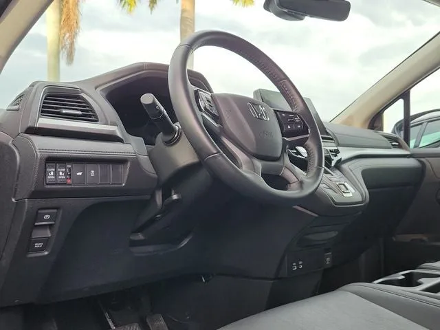 2025 Honda Odyssey EX-L photo 6