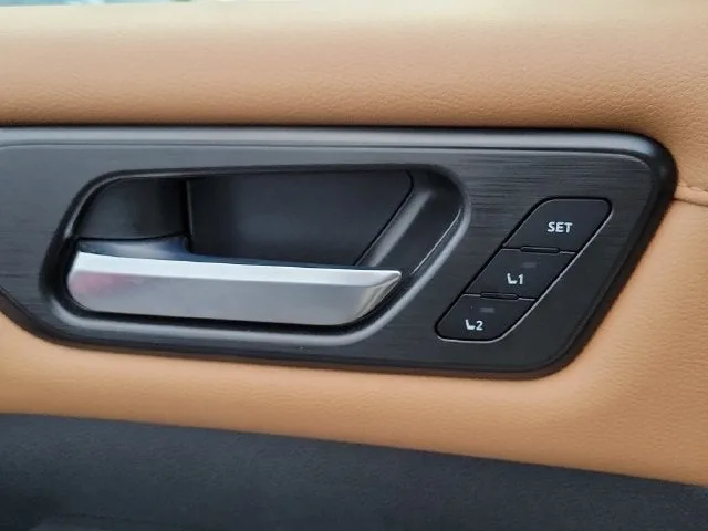 2025 Nissan Armada SL photo 17