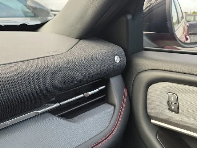 2025 Ford Explorer ST-Line photo 27