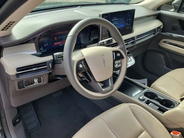 2024 Lincoln Corsair Premiere photo 9