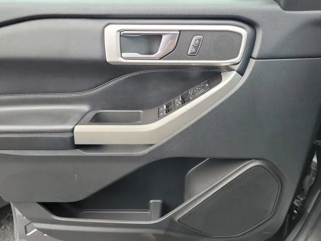 2021 Ford Explorer XLT photo 13