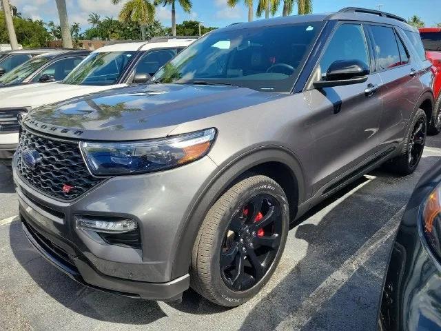 2023 Ford Explorer ST photo 31