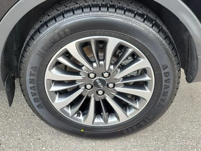 2023 Lincoln Nautilus Standard photo 8