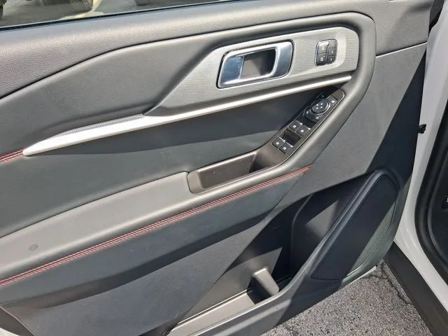 2026 Ford Explorer ST photo 13