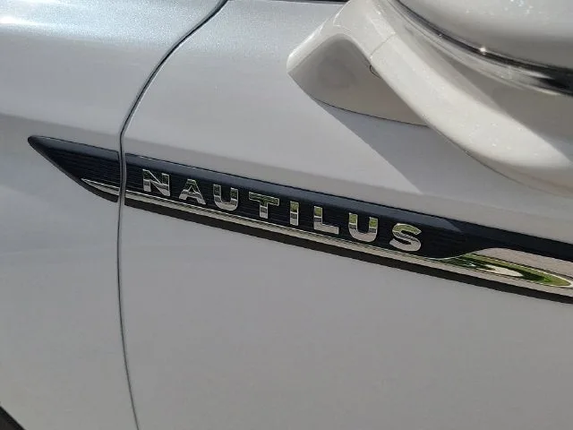 2023 Lincoln Nautilus Standard photo 8