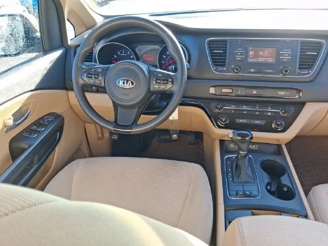 2015 Kia Sedona LX photo 8