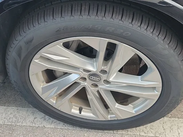 2020 Audi Q7 55 Premium Plus quattro photo 5