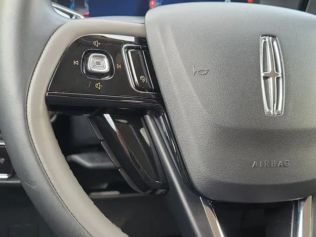2025 Lincoln Corsair Premiere photo 21