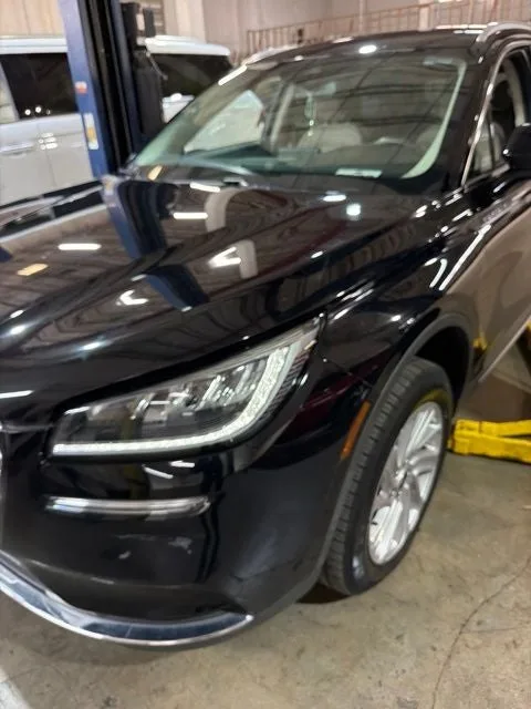 2022 Lincoln Corsair Standard photo 2