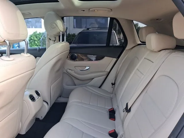 2022 Mercedes-Benz GLC GLC 300 photo 6