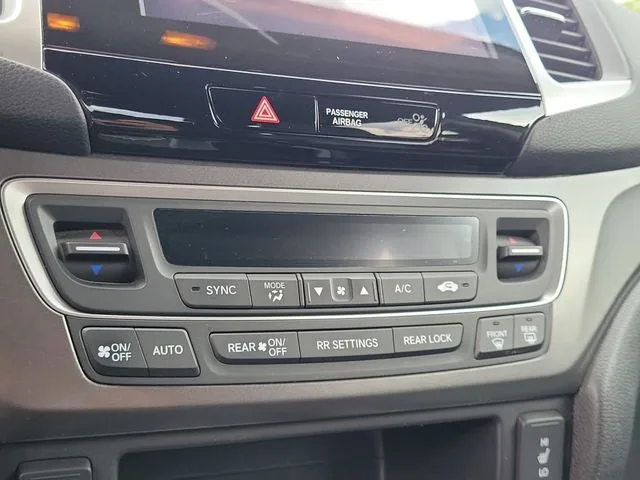 2017 Honda Pilot EX-L photo 27