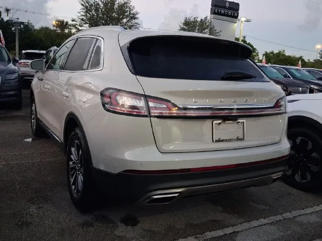 2023 Lincoln Nautilus Standard photo 3