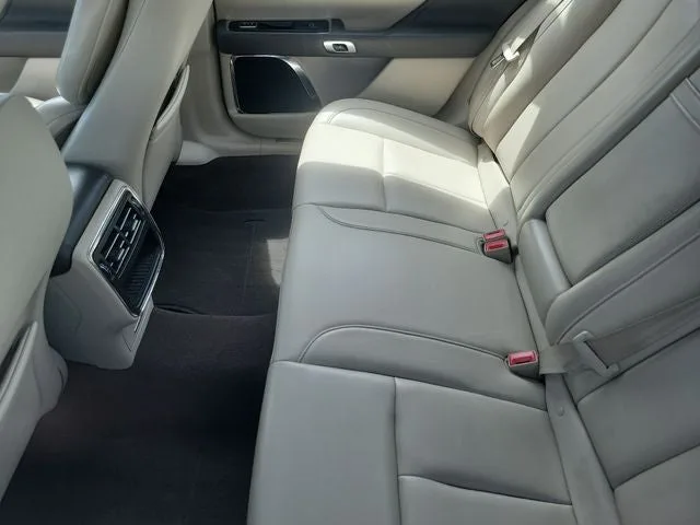 2020 Lincoln Continental Standard photo 10