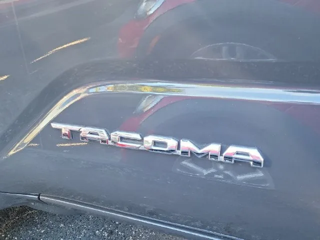 2025 Toyota Tacoma SR5 photo 5