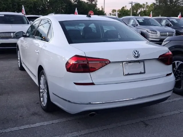 2017 Volkswagen Passat 1.8T SE photo 3