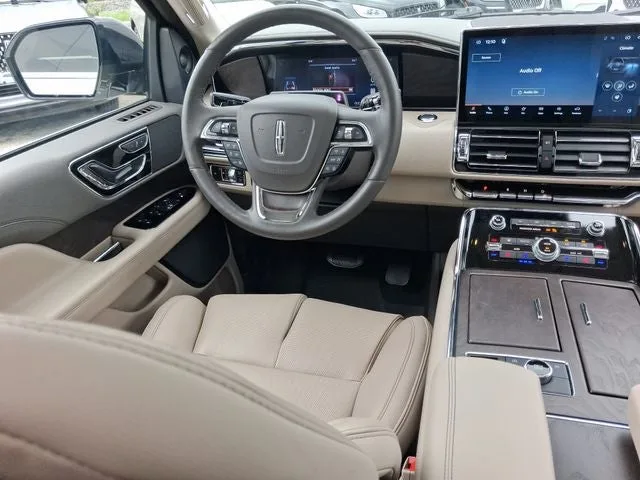 2024 Lincoln Navigator Premiere photo 8